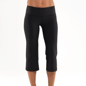 Lululemon Groove Cropped Black Luon Yoga Leggings EUC 27.5" W - 25.5" L